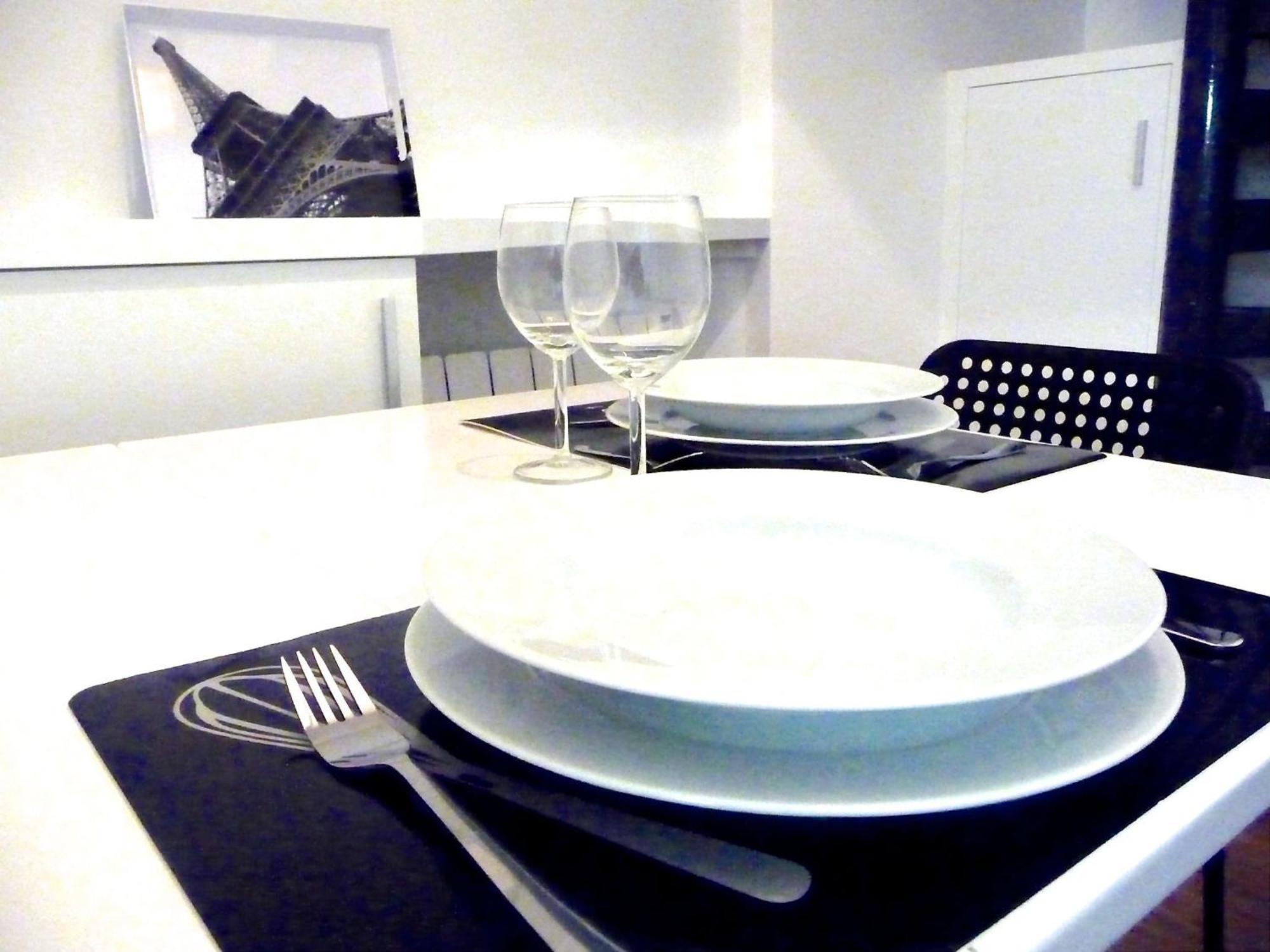 Appartamento Charming Duplex In Montmartre Parigi Esterno foto